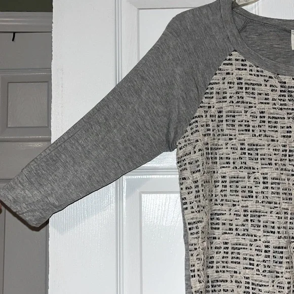 Anthropologie brand 3/4 sleeve lace top size small - Picture 2 of 7